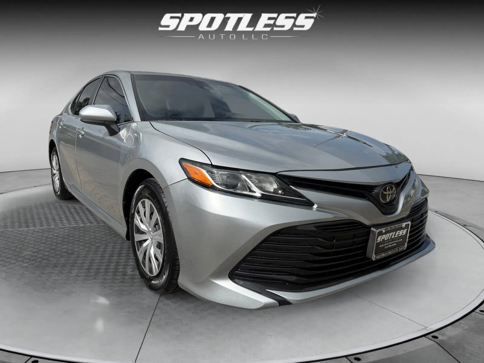 Toyota Camry photo 9