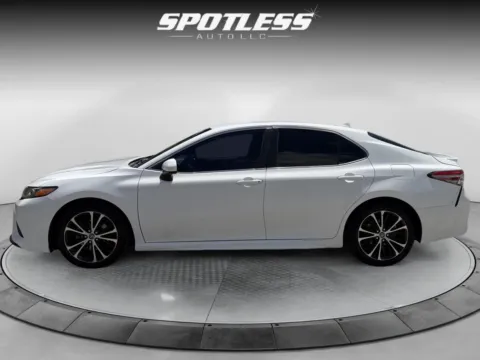 More photos of 2019 Toyota Camry SE at Spotless Auto San Pedro, TX