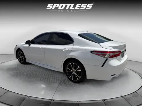 More photos of 2019 Toyota Camry SE at Spotless Auto San Pedro, TX