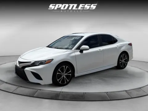 White 2019 Toyota Camry SE for sale in San Antonio, TX