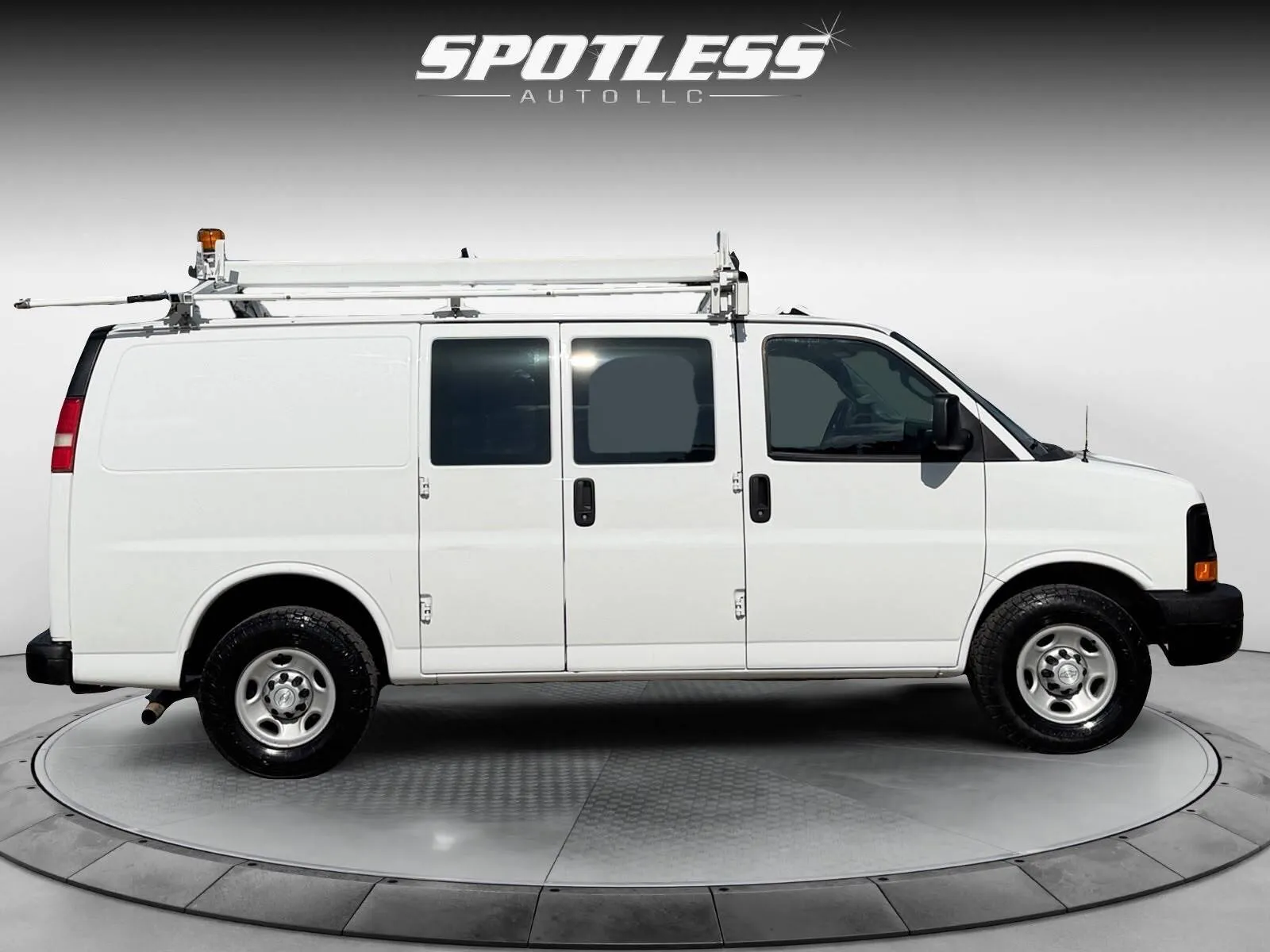Chevrolet Express photo 8