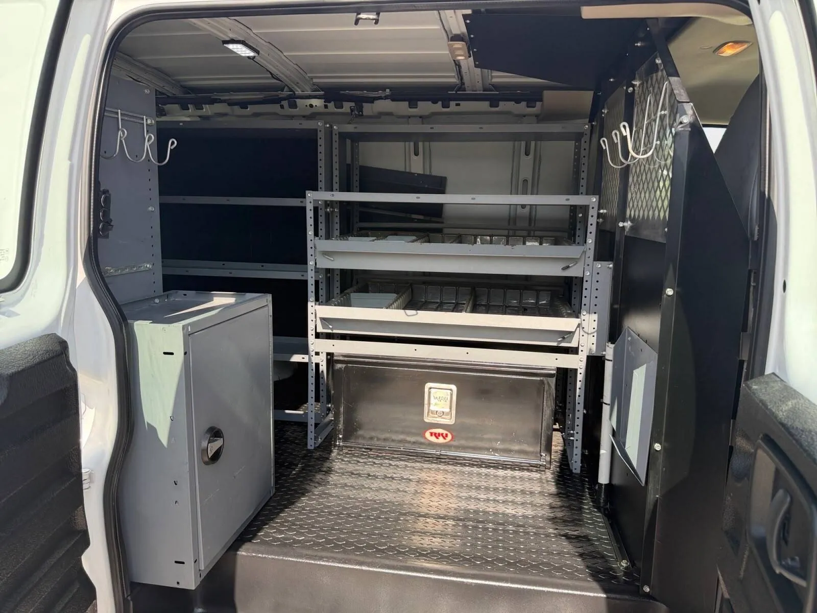 Chevrolet Express photo 21