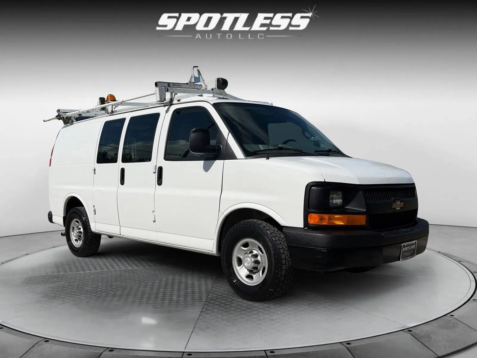 Chevrolet Express photo 11
