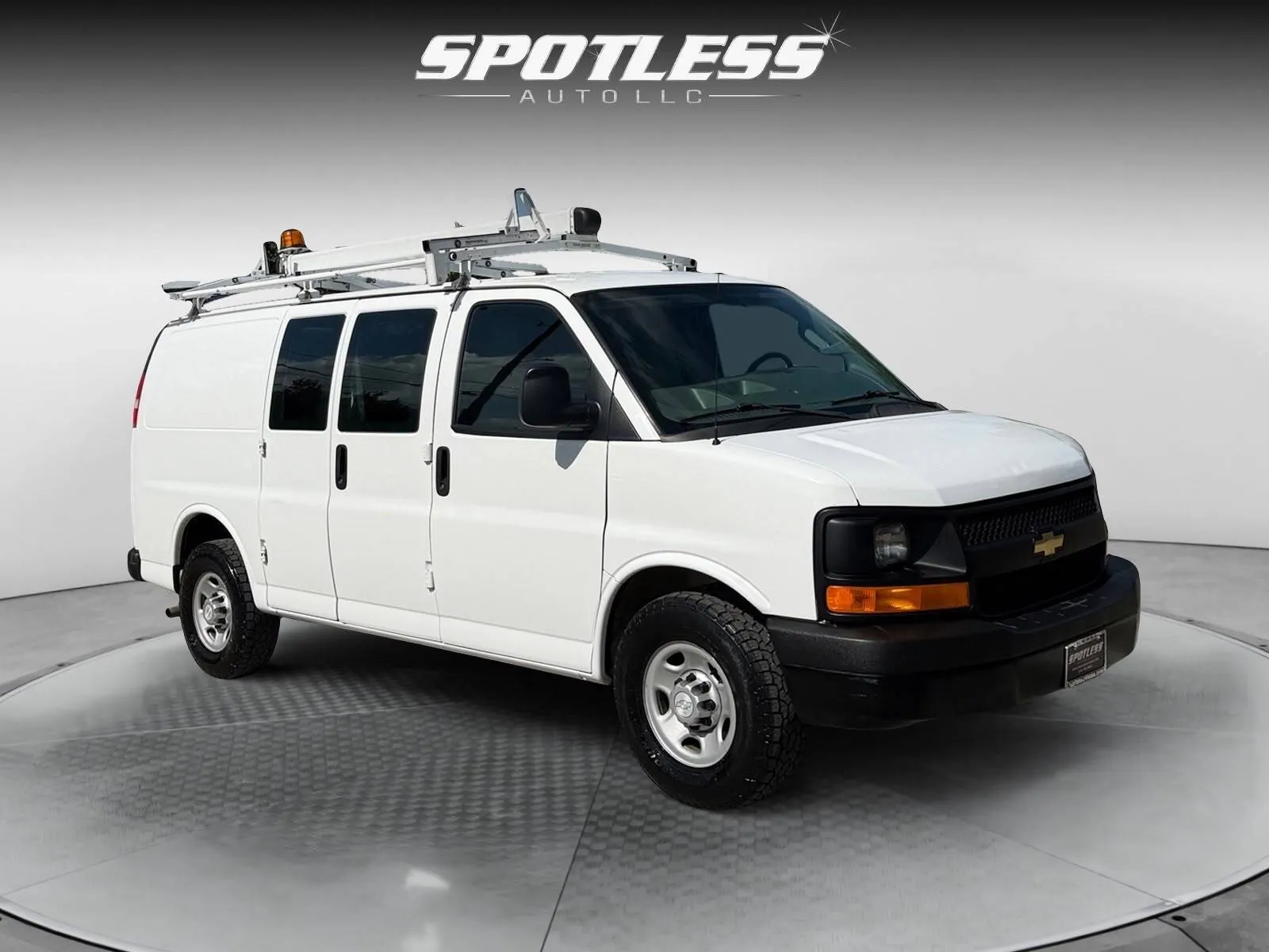 Chevrolet Express photo 9