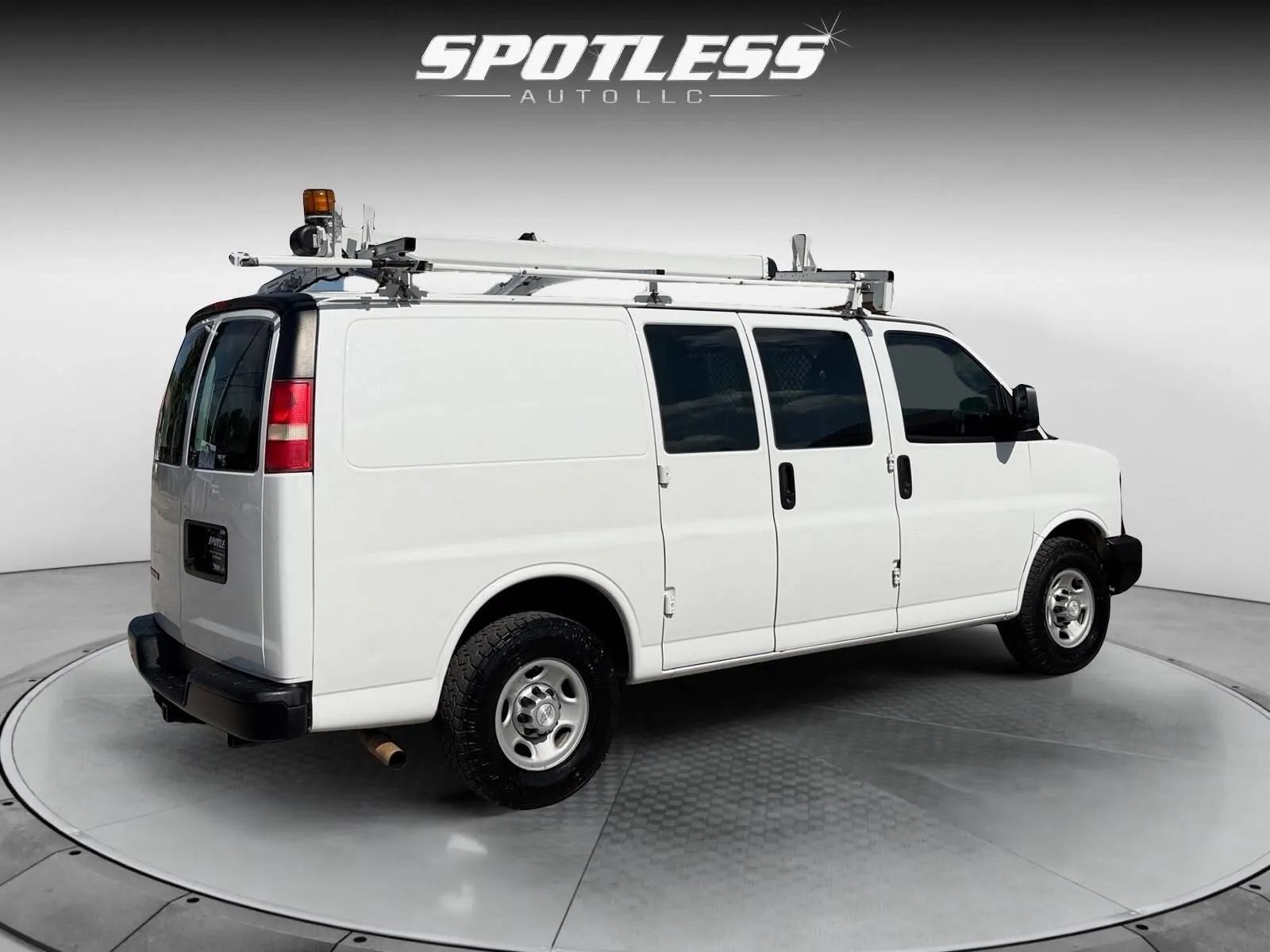 Chevrolet Express photo 7