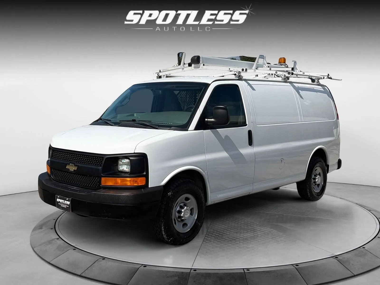 White 2017 Chevrolet Express 2500 for sale in San Antonio, TX