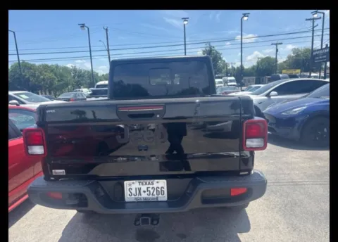 More photos of 2021 Jeep Gladiator Sport at Spotless Auto San Pedro, TX