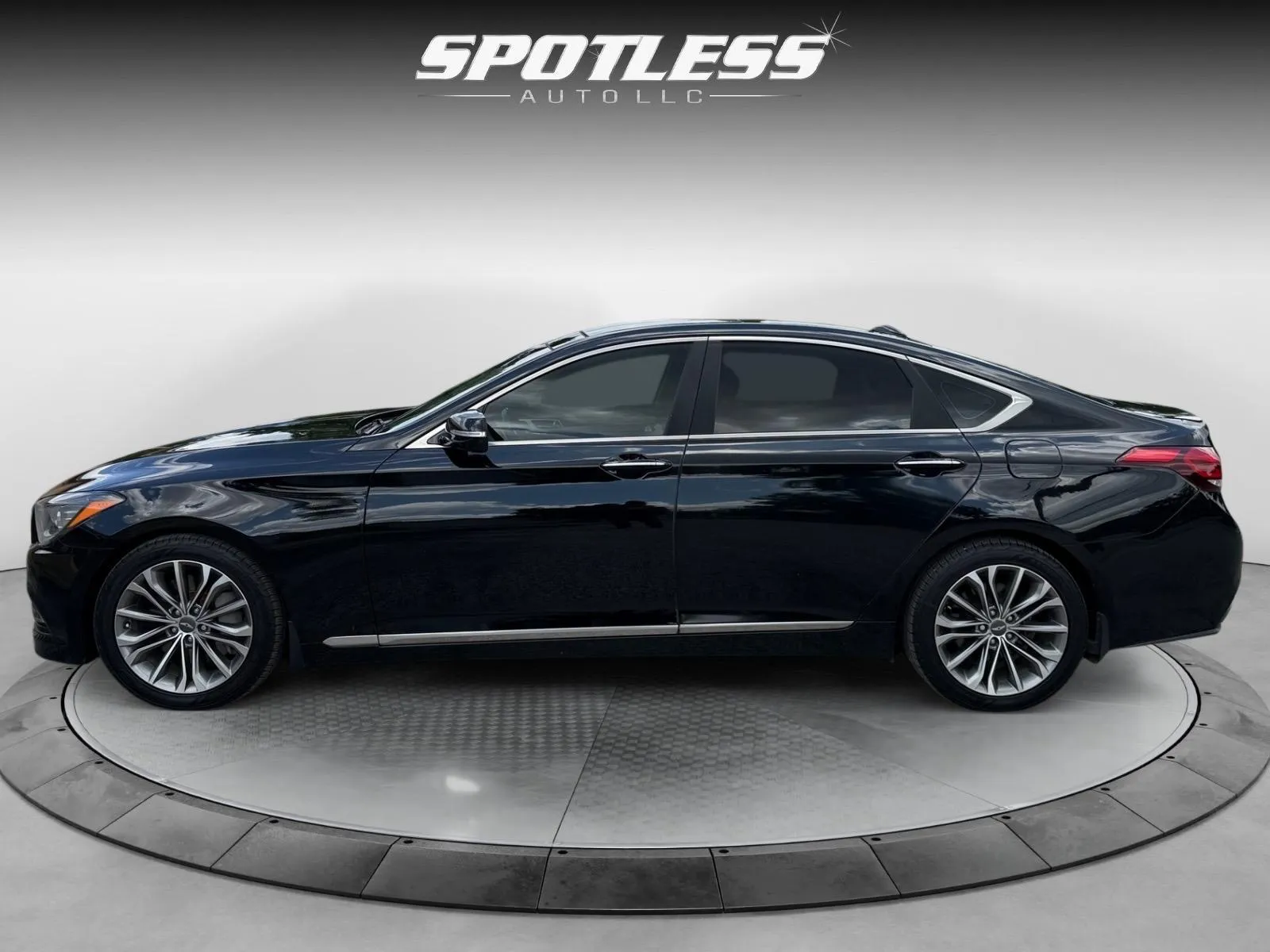 Hyundai Genesis photo 4