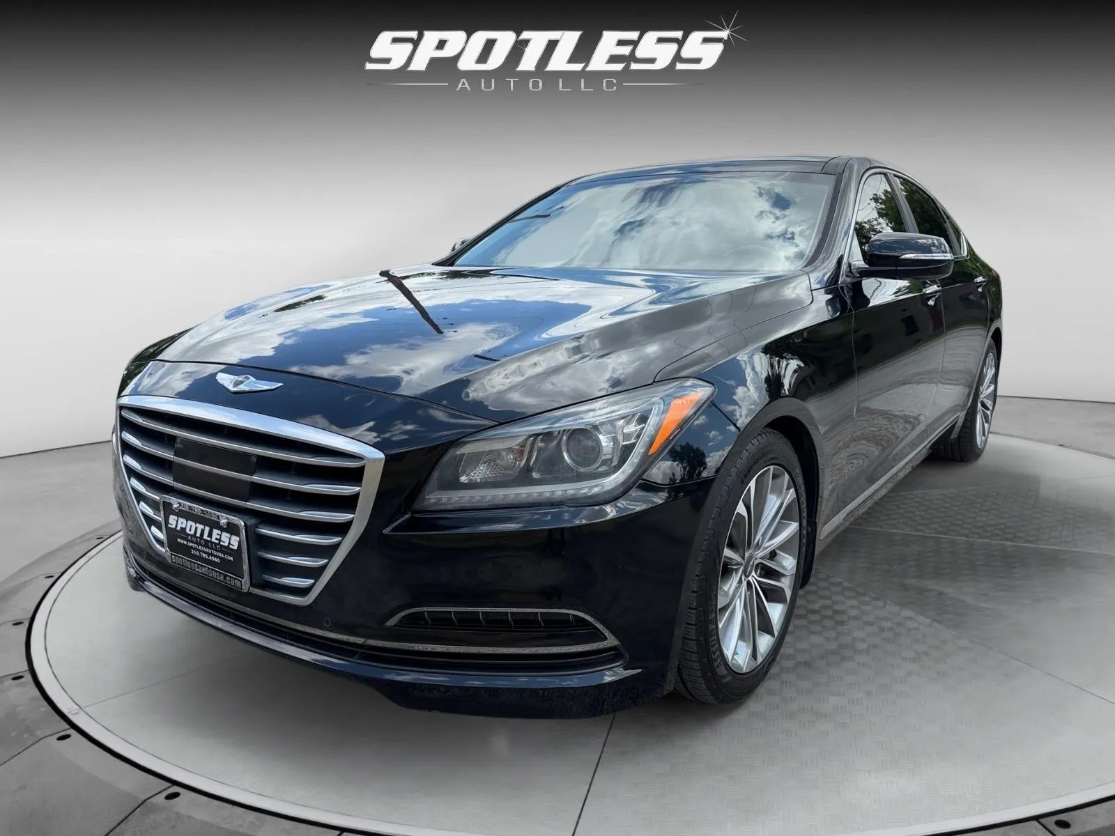 Hyundai Genesis photo 3