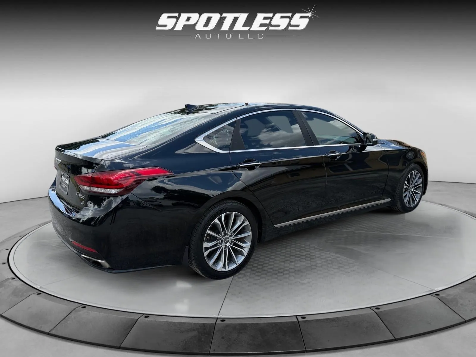 Hyundai Genesis photo 7