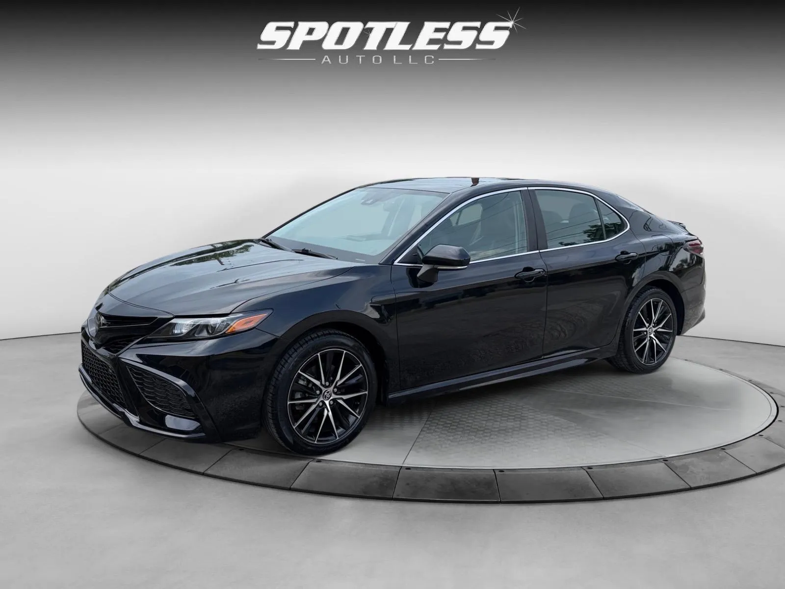 Black 2022 Toyota Camry SE for sale in San Antonio, TX