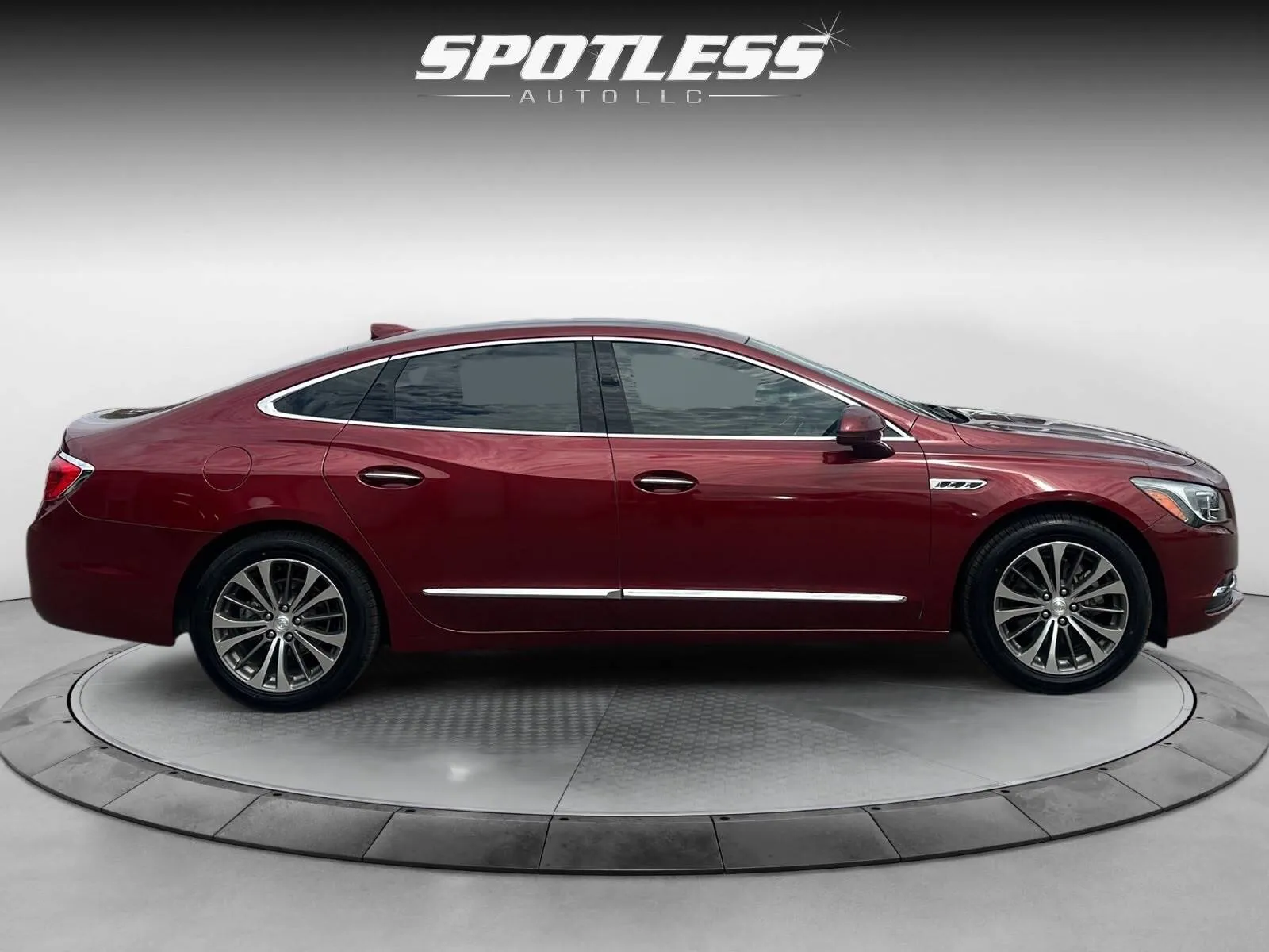 Buick LaCrosse photo 8
