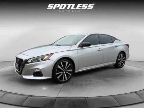 Silver 2019 Nissan Altima 2.5 SR for sale in San Antonio, TX