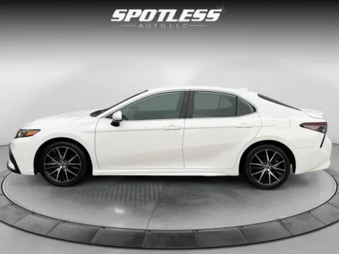 More photos of 2021 Toyota Camry SE at Spotless Auto San Pedro, TX