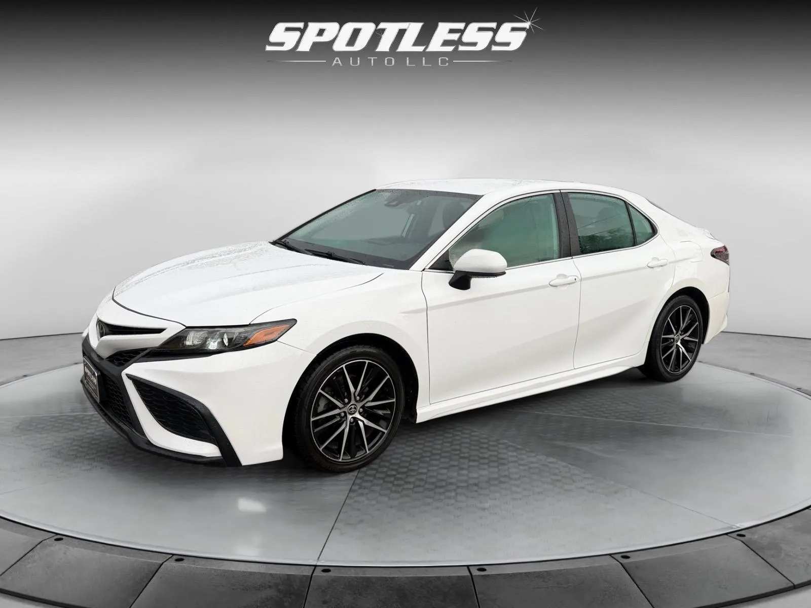 White 2021 Toyota Camry SE for sale in San Antonio, TX