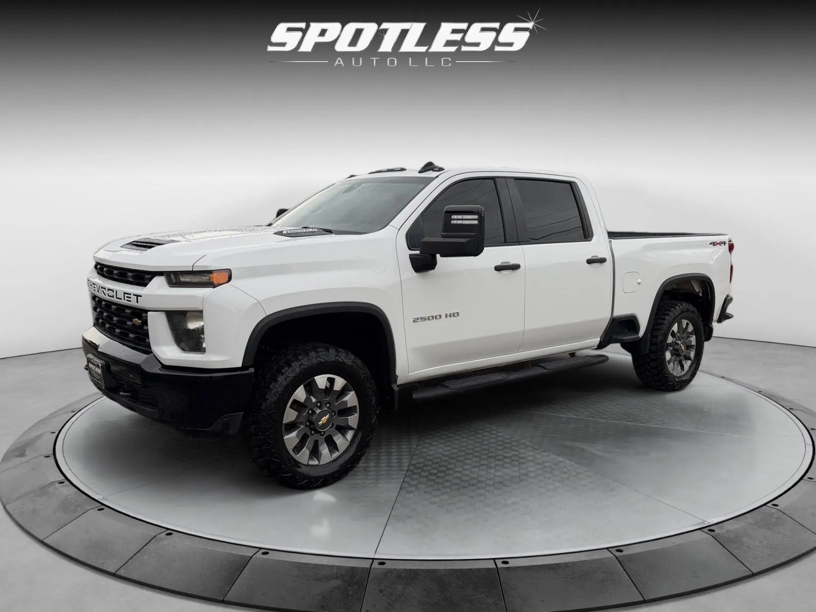 White 2022 Chevrolet Silverado 2500HD Custom for sale in San Antonio, TX