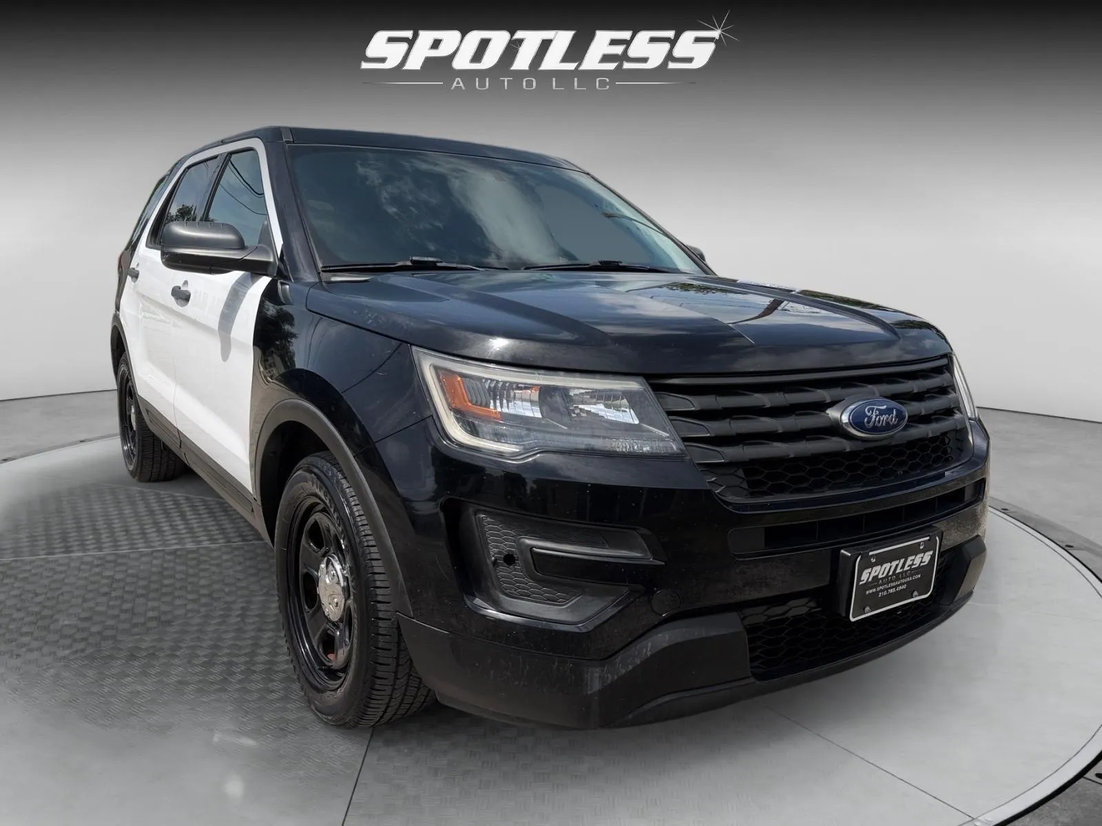 Ford Explorer photo 10