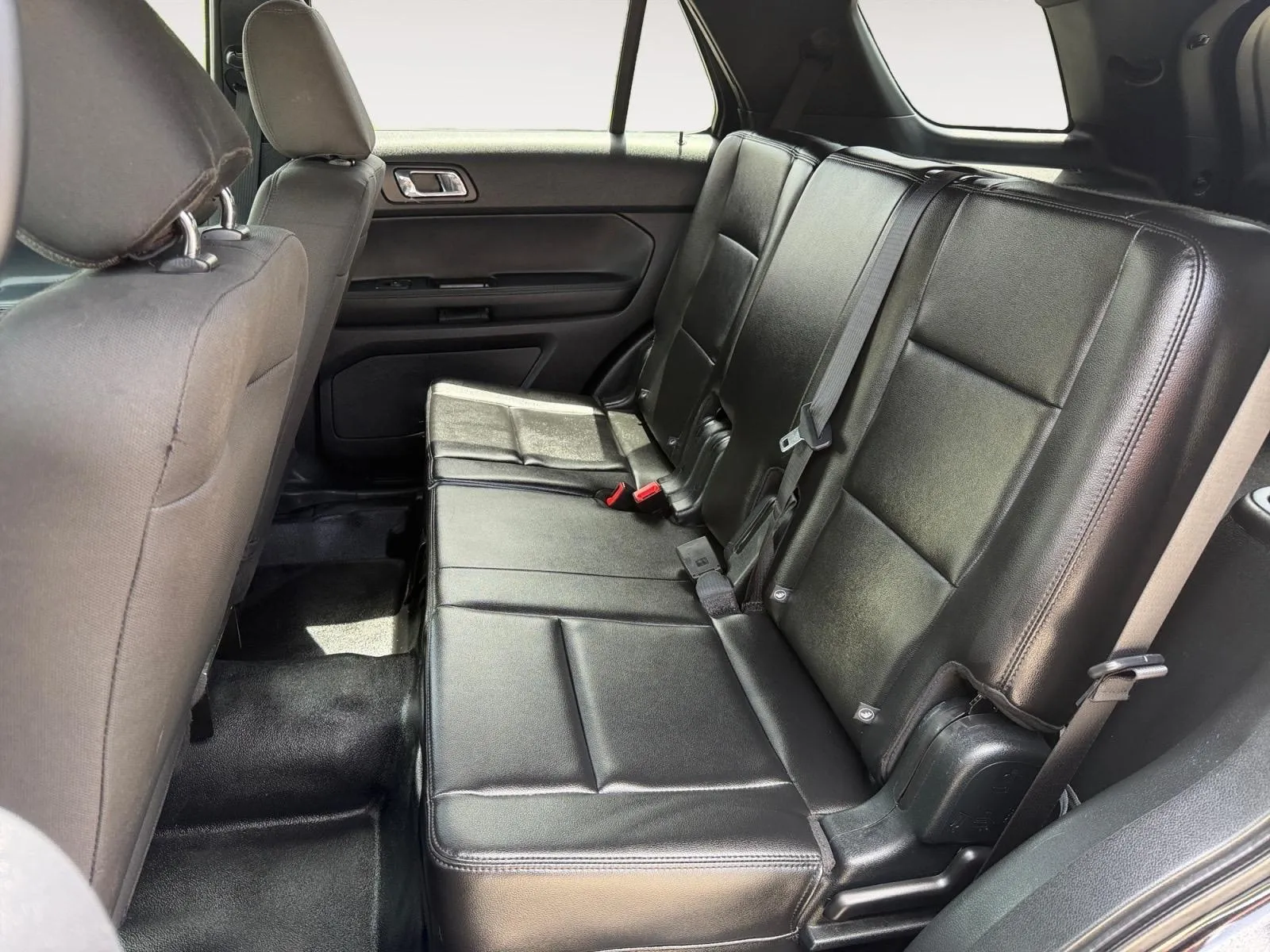 Ford Explorer photo 22