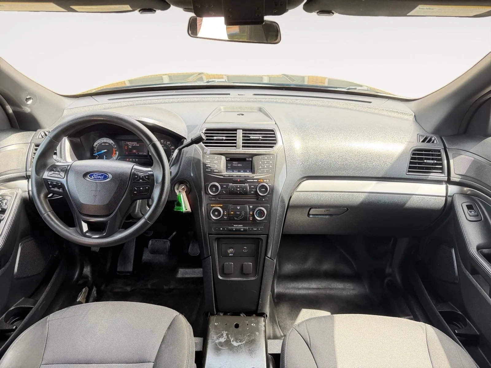 Ford Explorer photo 20