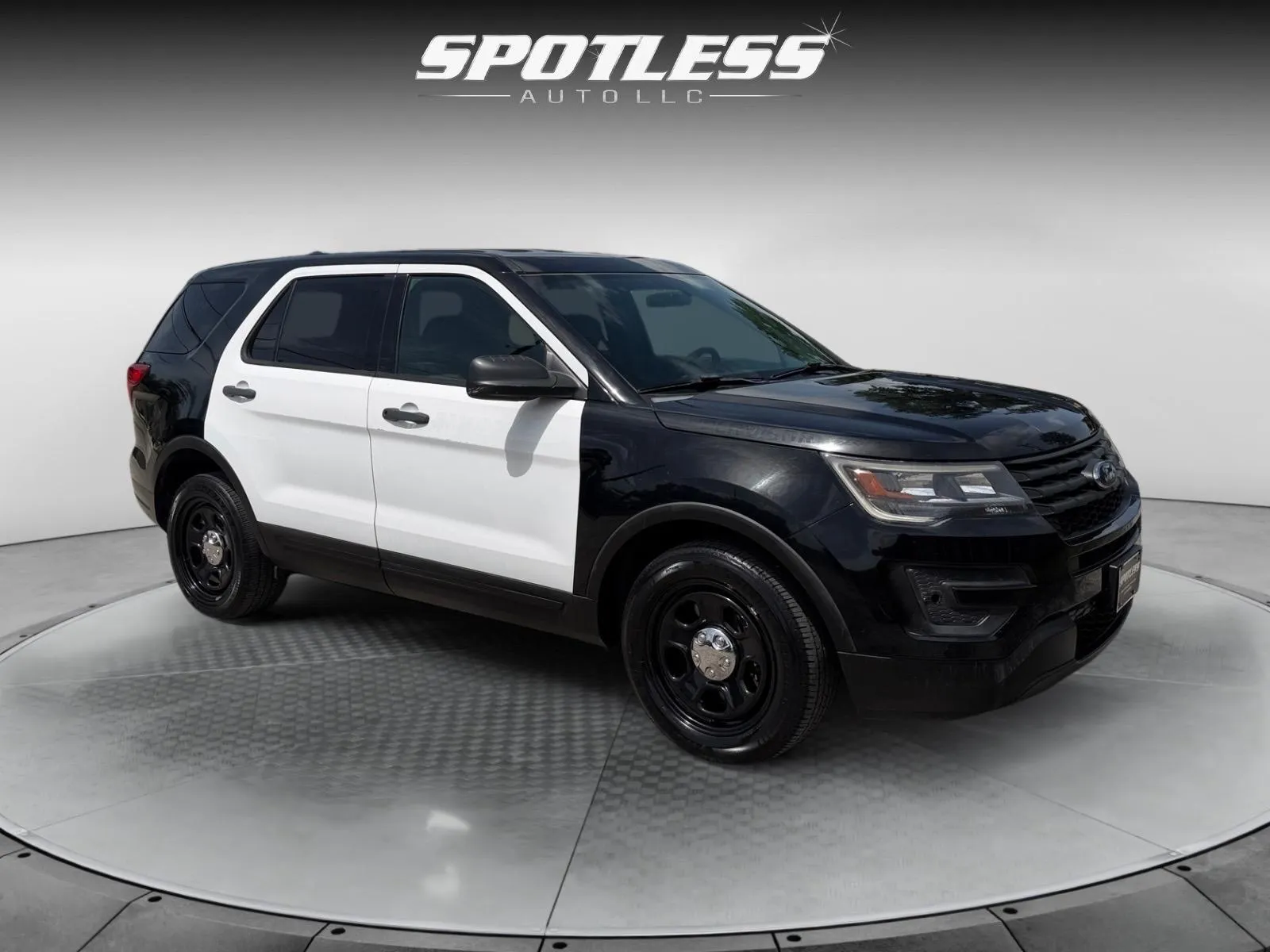 Ford Explorer photo 11