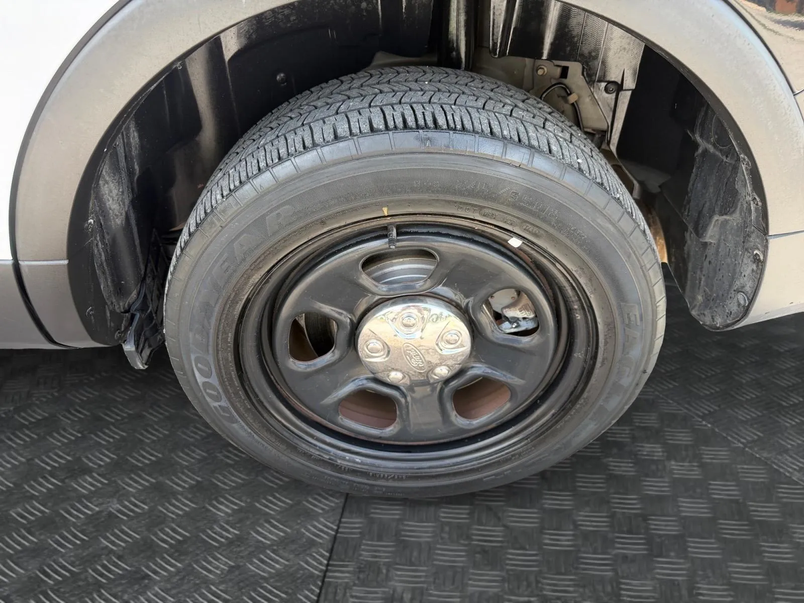 Ford Explorer photo 14