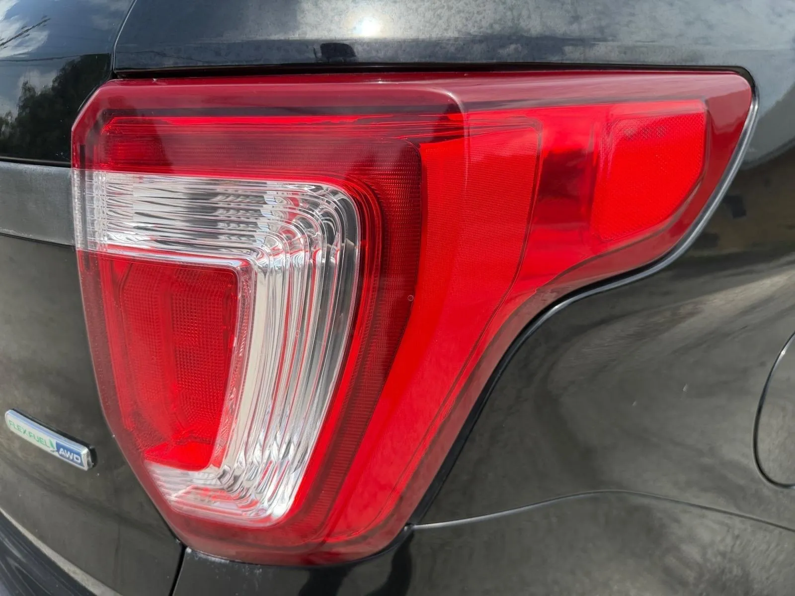 Ford Explorer photo 12