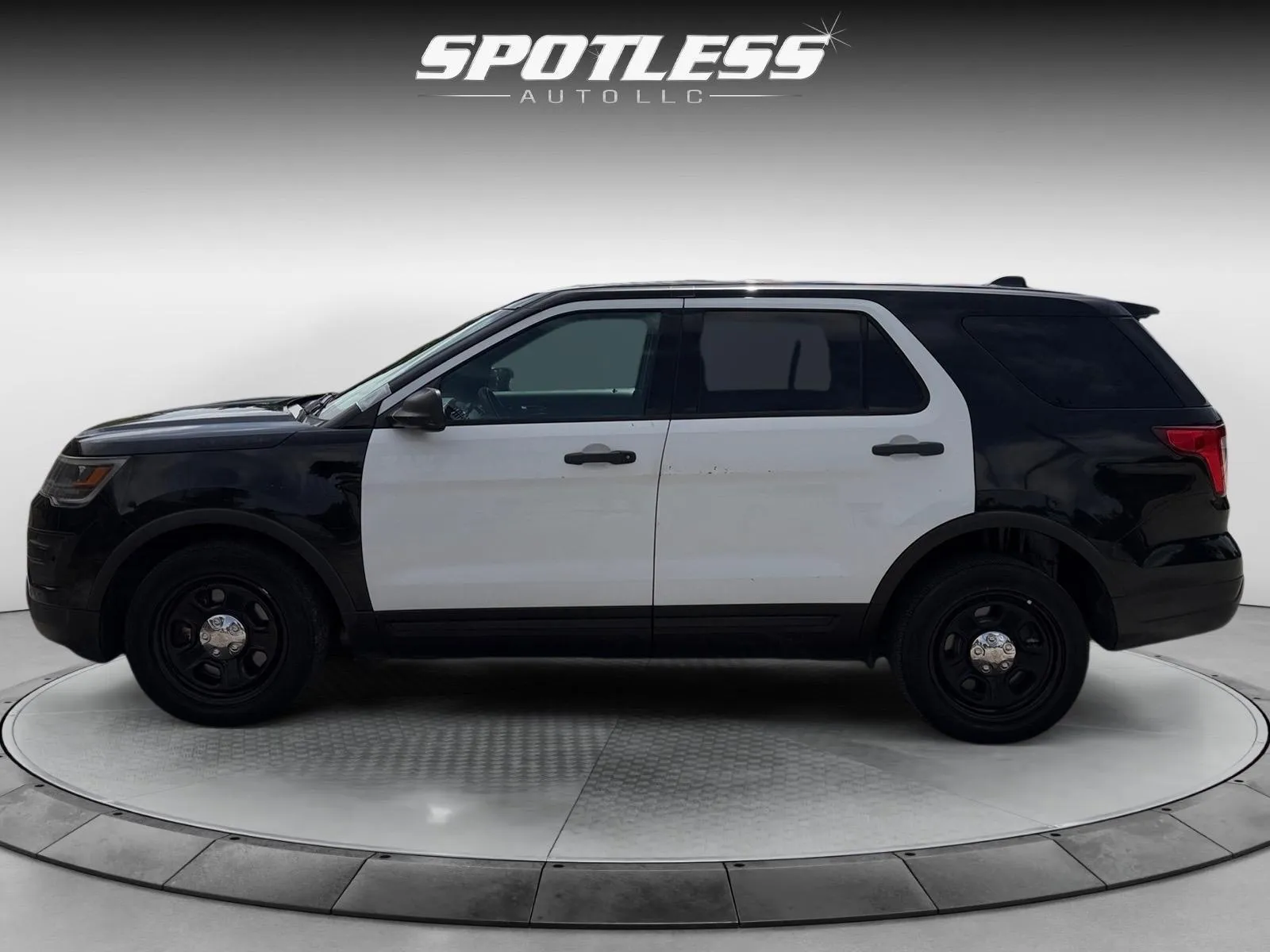 Ford Explorer photo 4