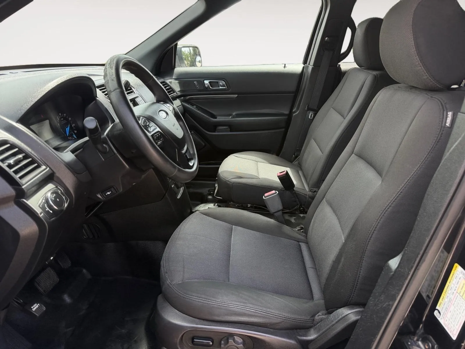 Ford Explorer photo 19