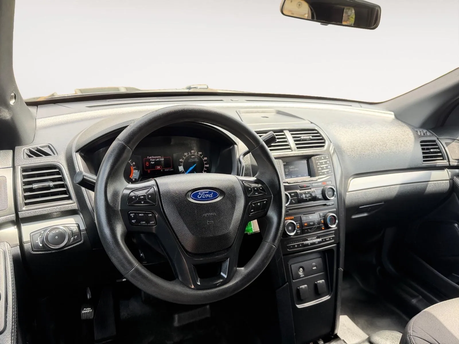Ford Explorer photo 21