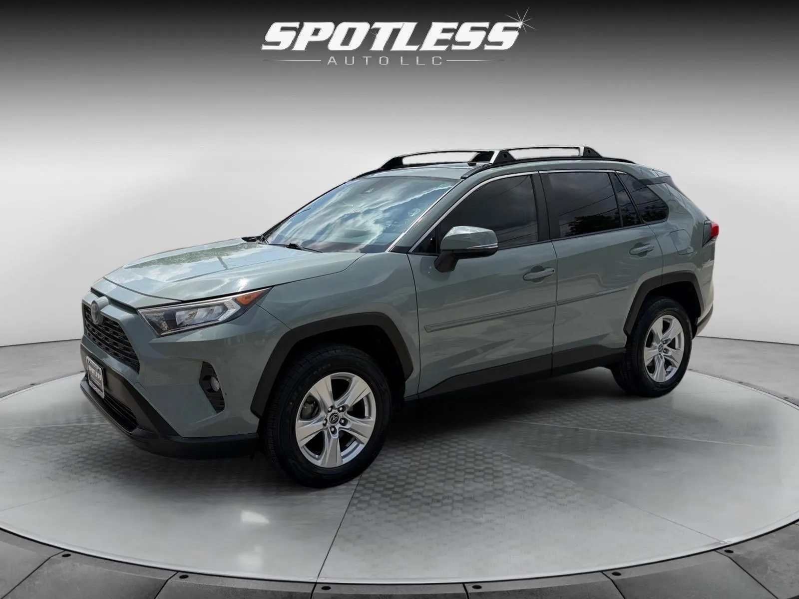 Gray 2019 Toyota RAV4 XLE for sale in San Antonio, TX