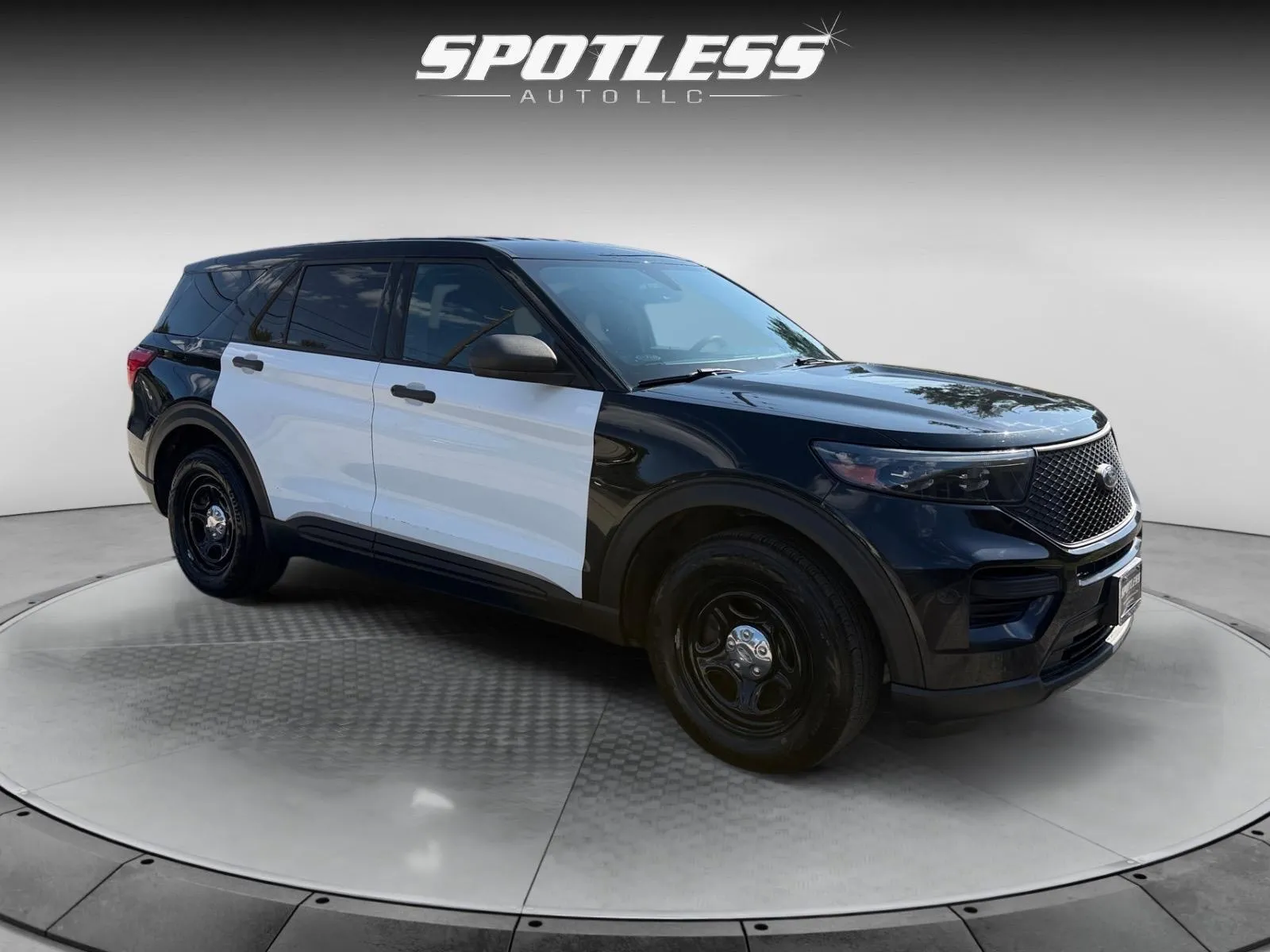 Ford Explorer photo 11