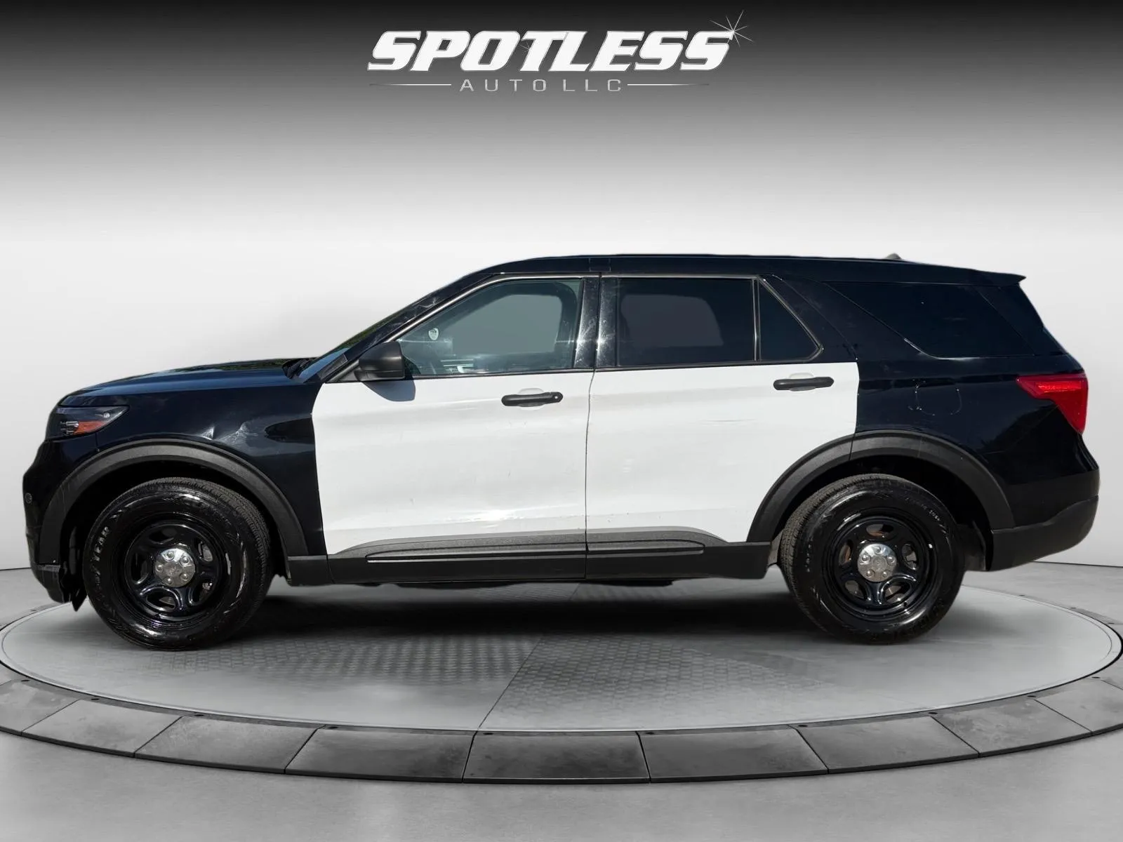 Ford Explorer photo 4
