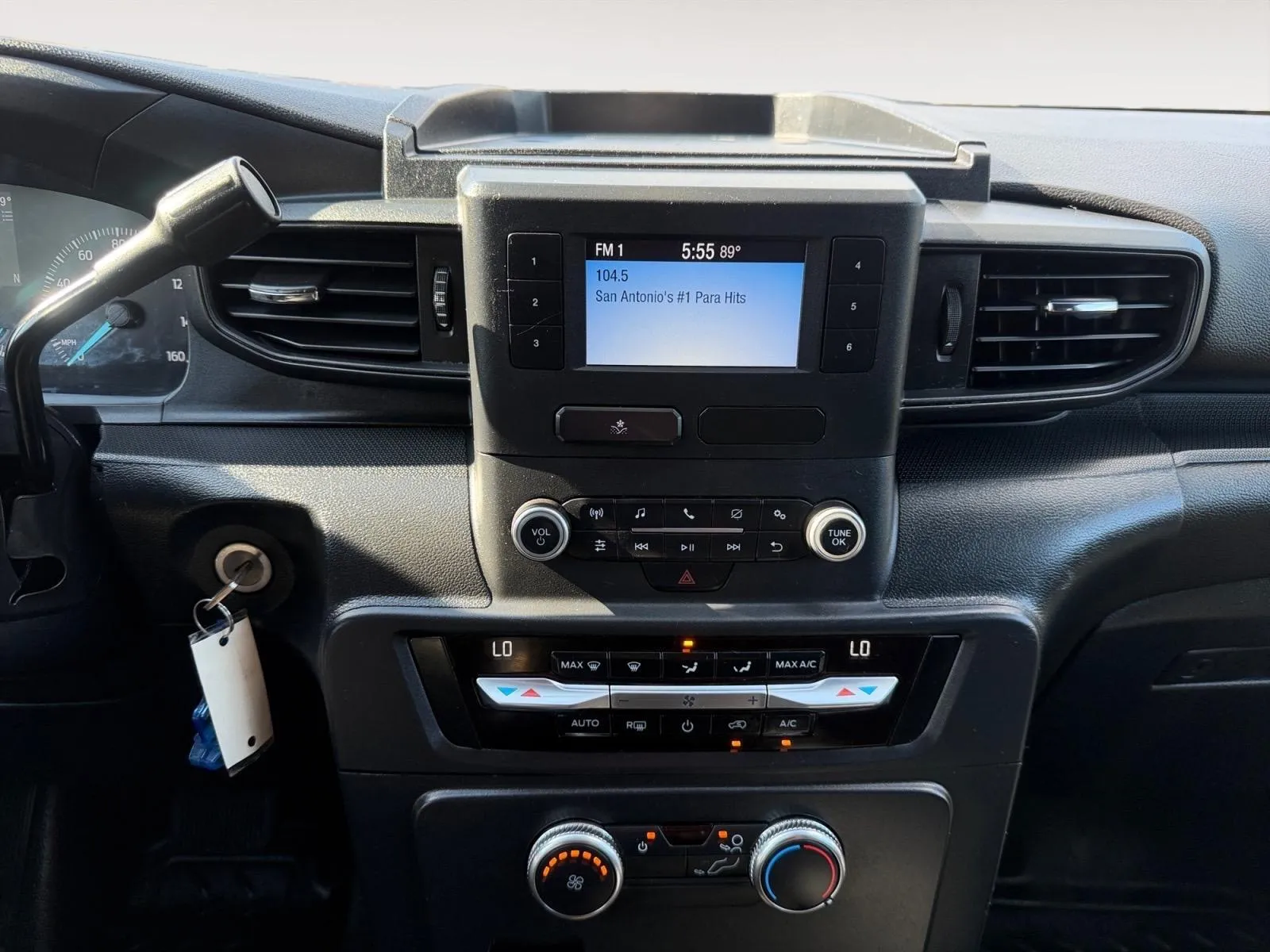 Ford Explorer photo 25