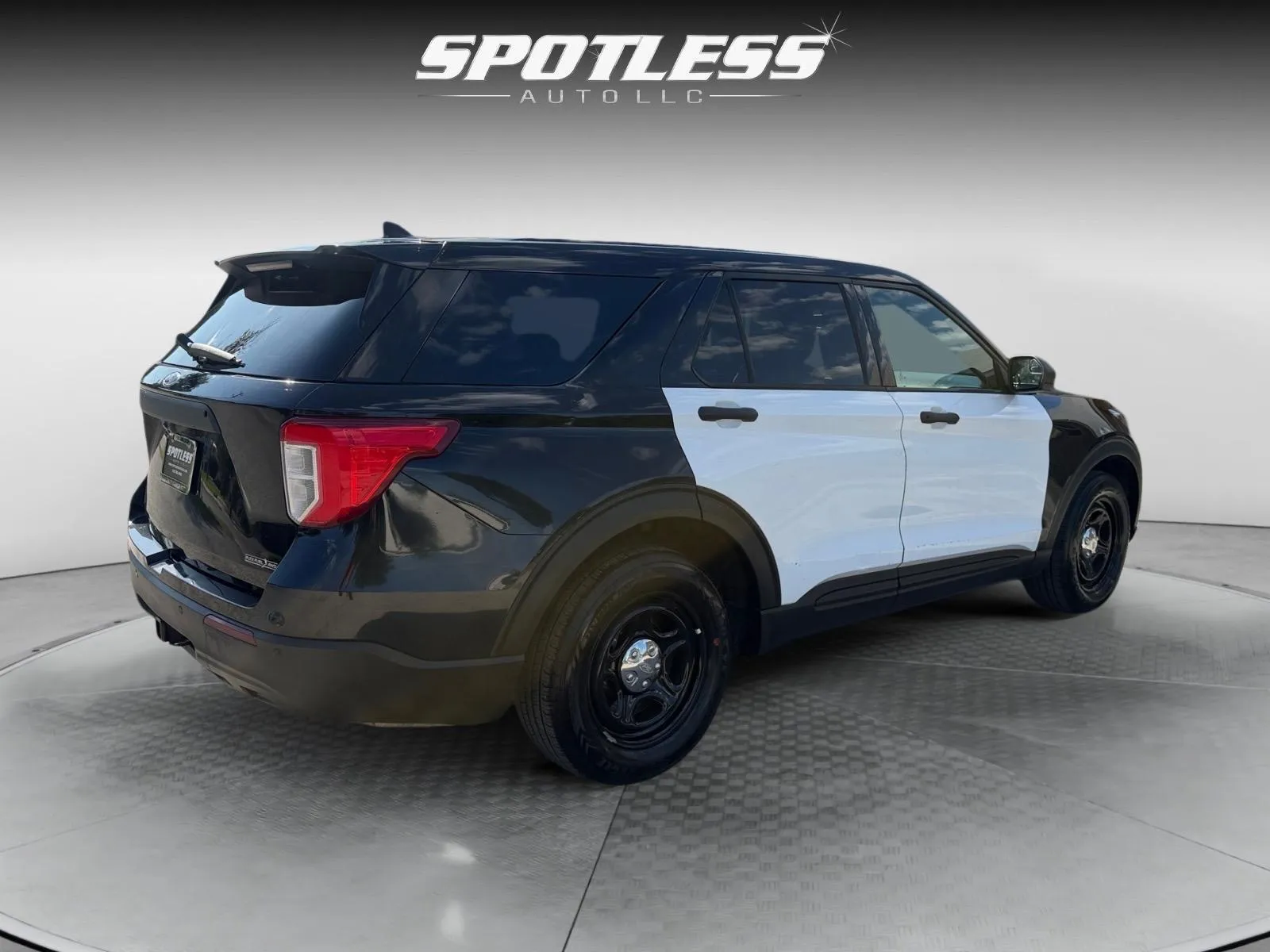 Ford Explorer photo 7