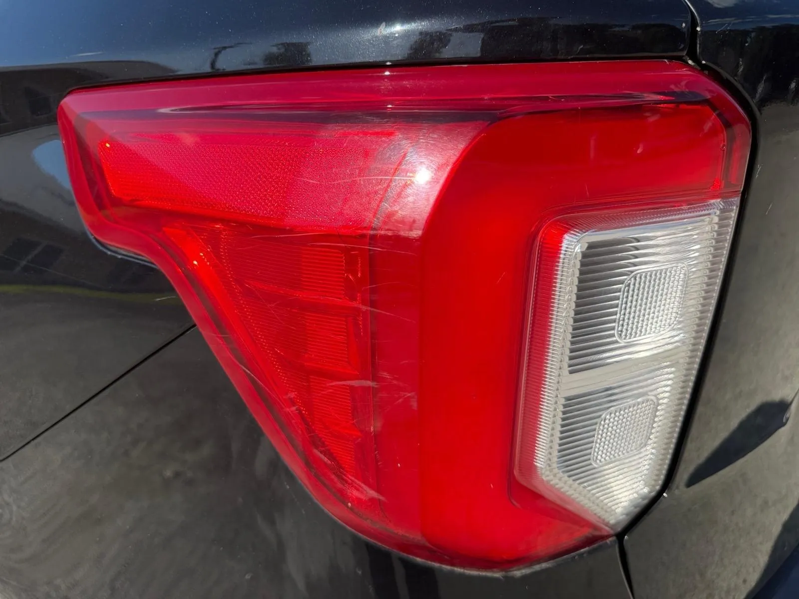 Ford Explorer photo 12