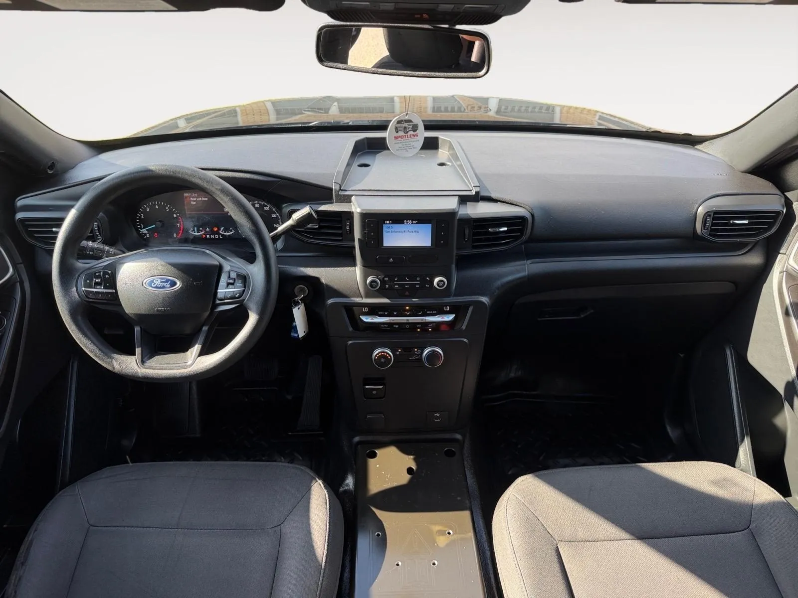 Ford Explorer photo 20