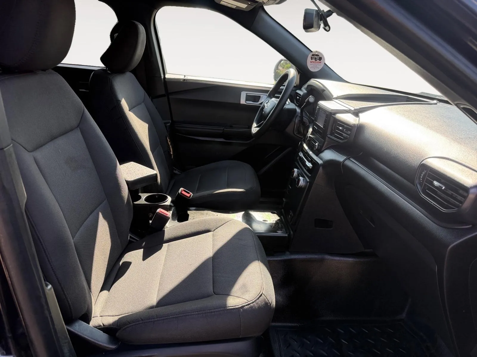 Ford Explorer photo 22