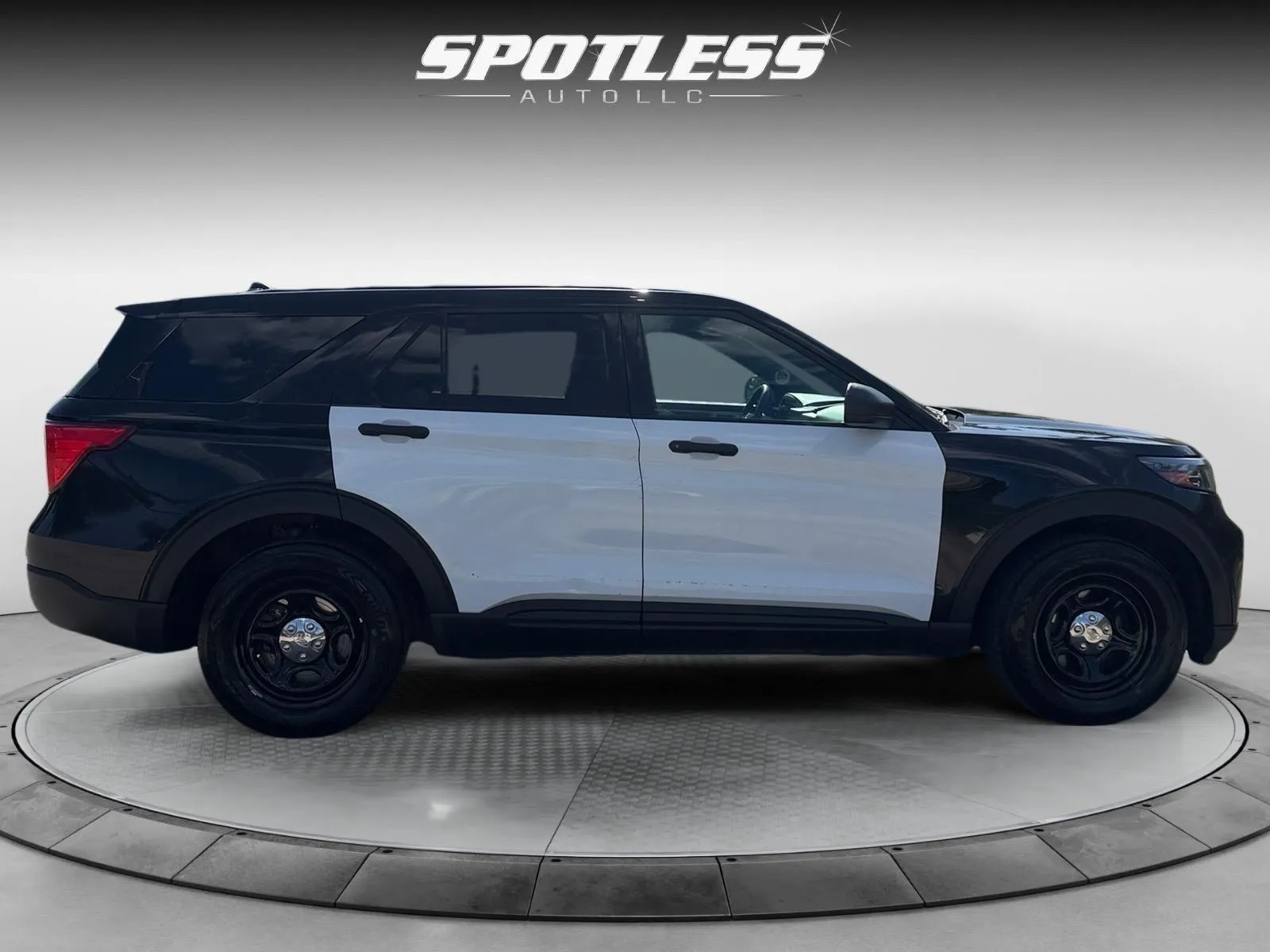 Ford Explorer photo 8