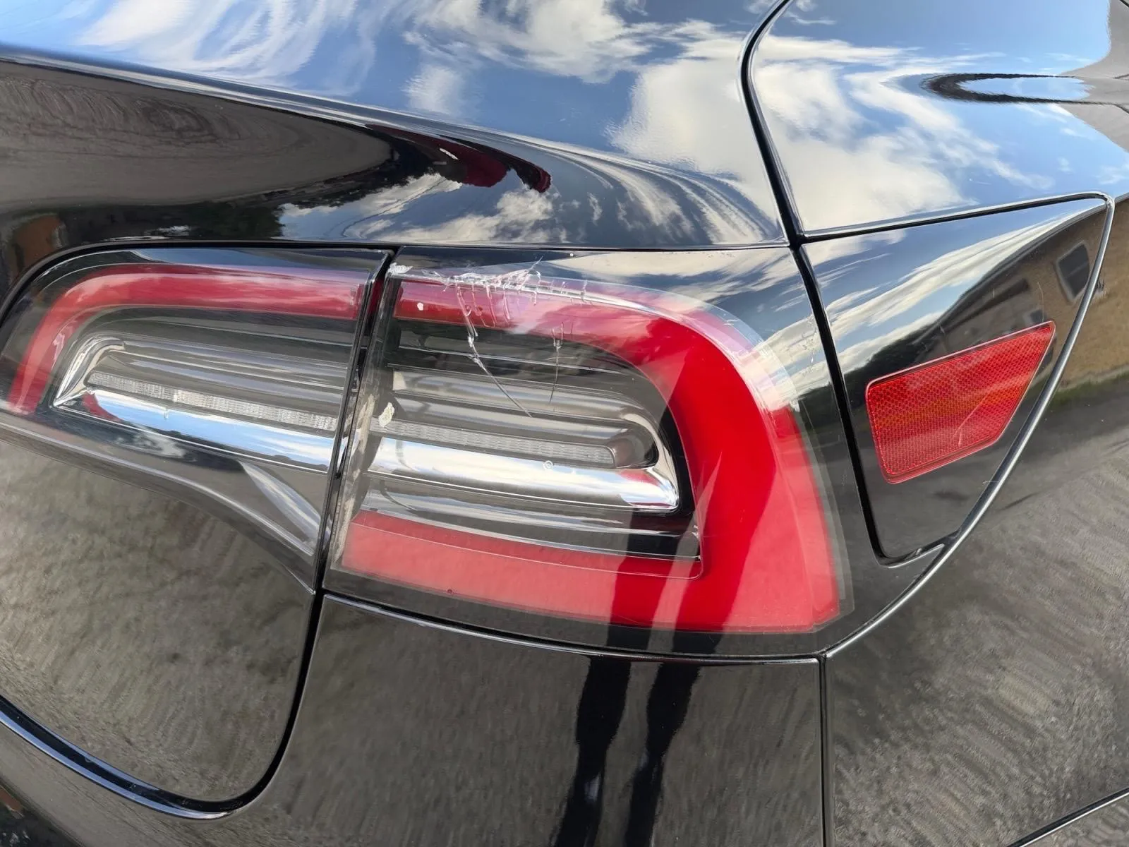 Tesla Model 3 photo 13