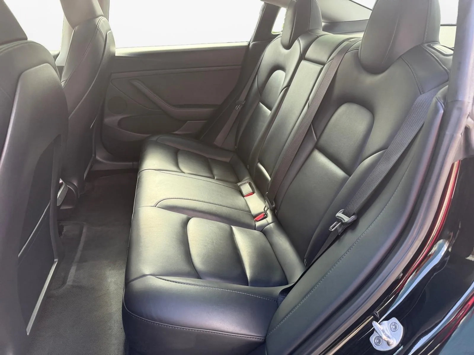 Tesla Model 3 photo 23