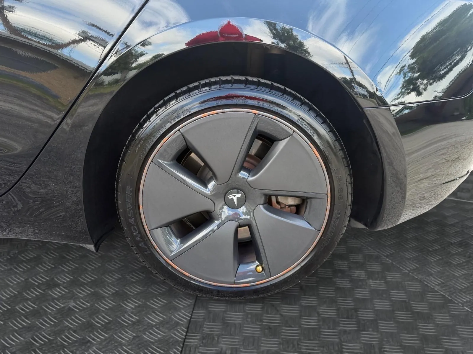 Tesla Model 3 photo 15
