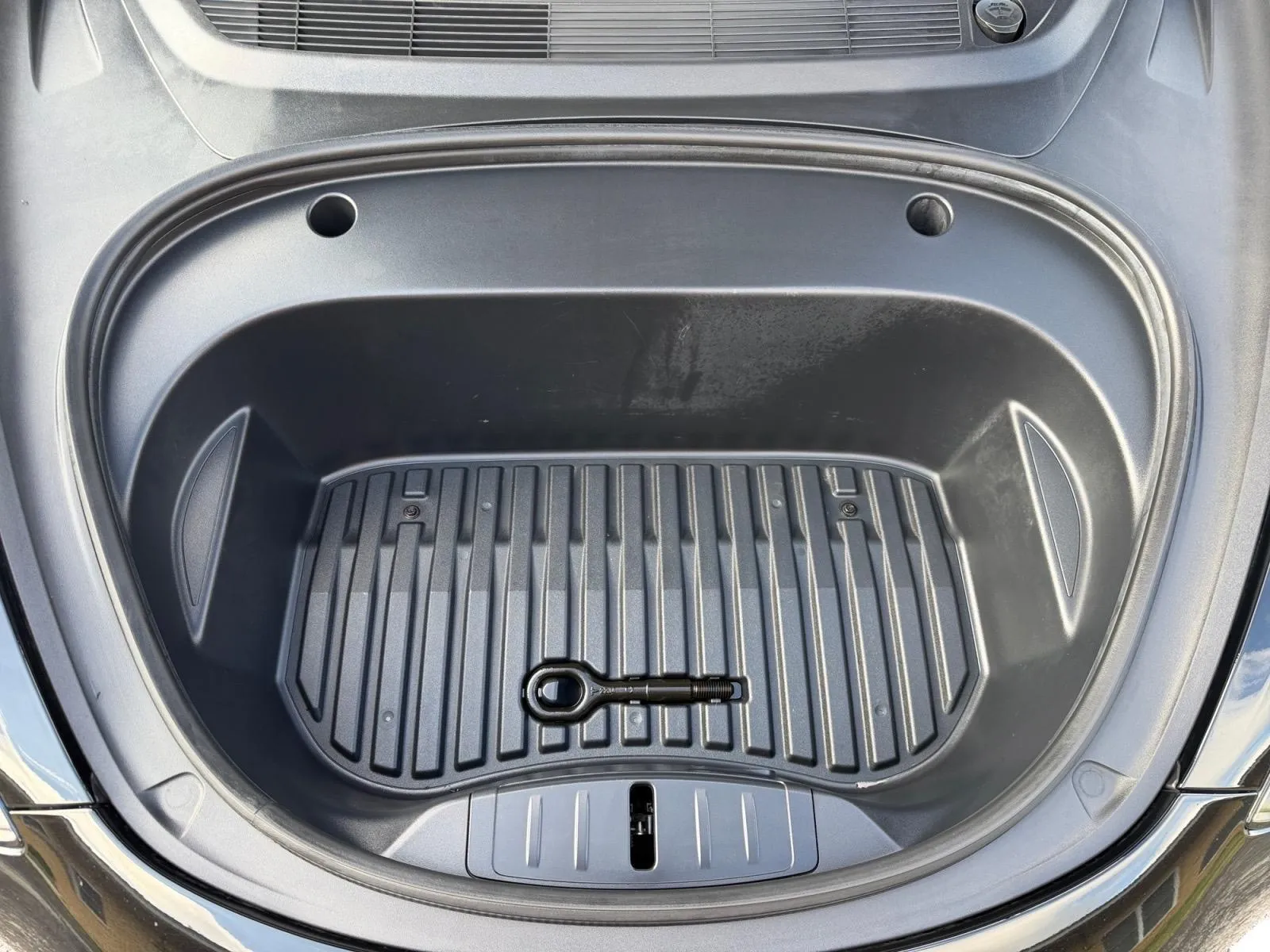 Tesla Model 3 photo 16