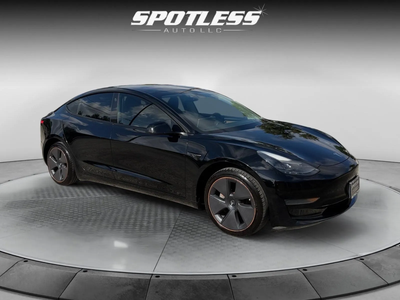 Tesla Model 3 photo 9