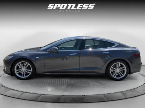 More photos of 2016 Tesla Model S 70D at Spotless Auto San Pedro, TX