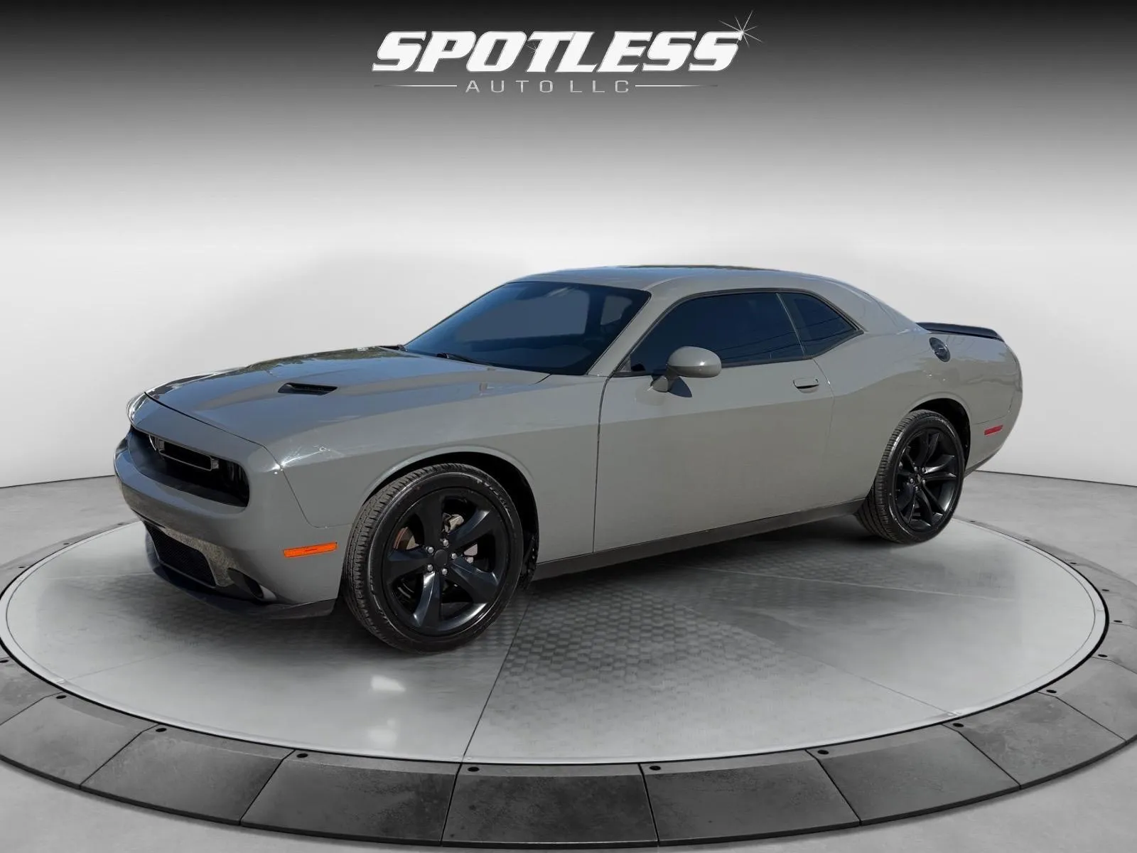 Gray 2018 Dodge Challenger SXT for sale in San Antonio, TX