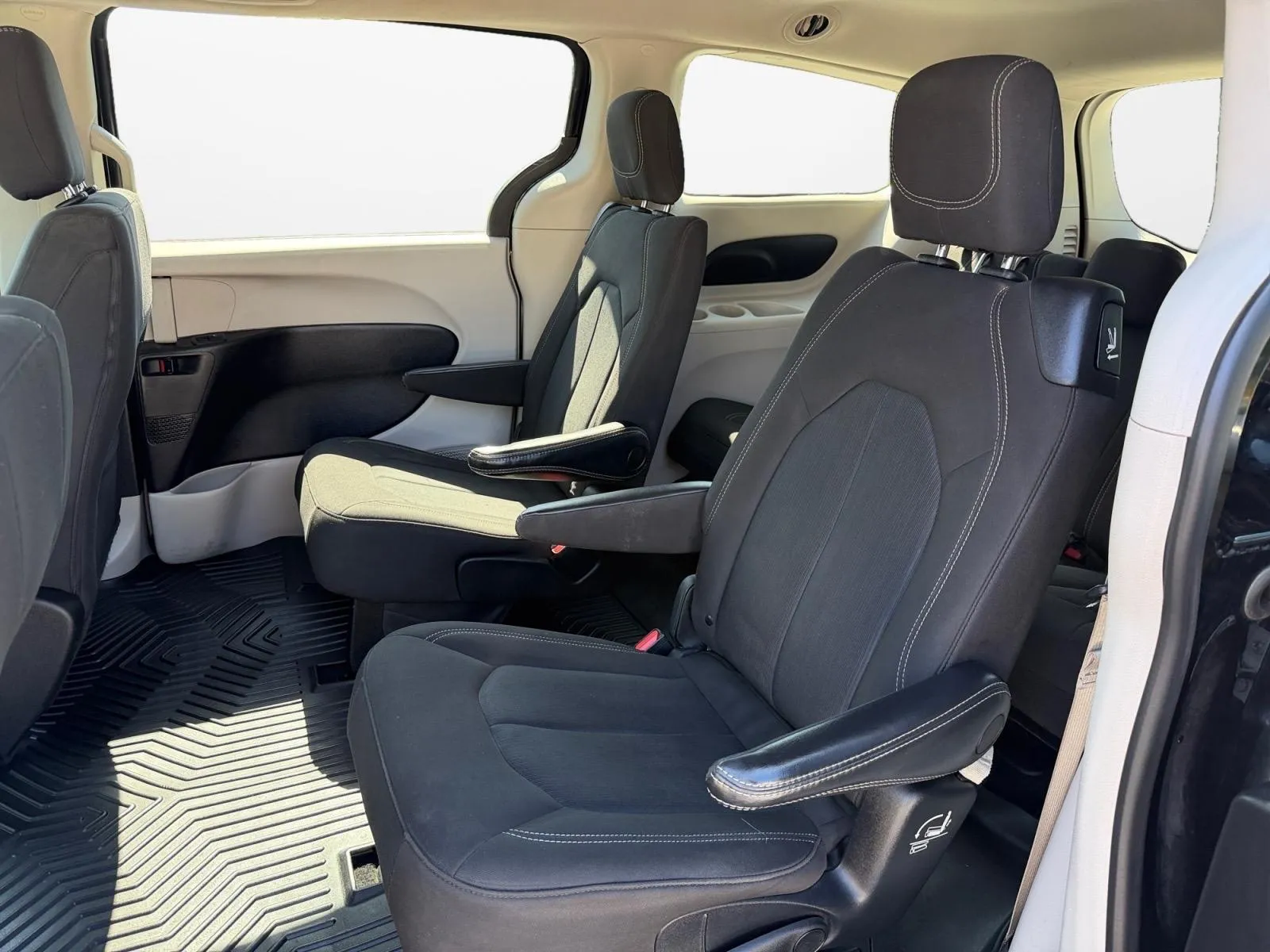 Chrysler Voyager photo 25