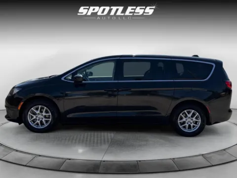 More photos of 2022 Chrysler Voyager LX at Spotless Auto San Pedro, TX