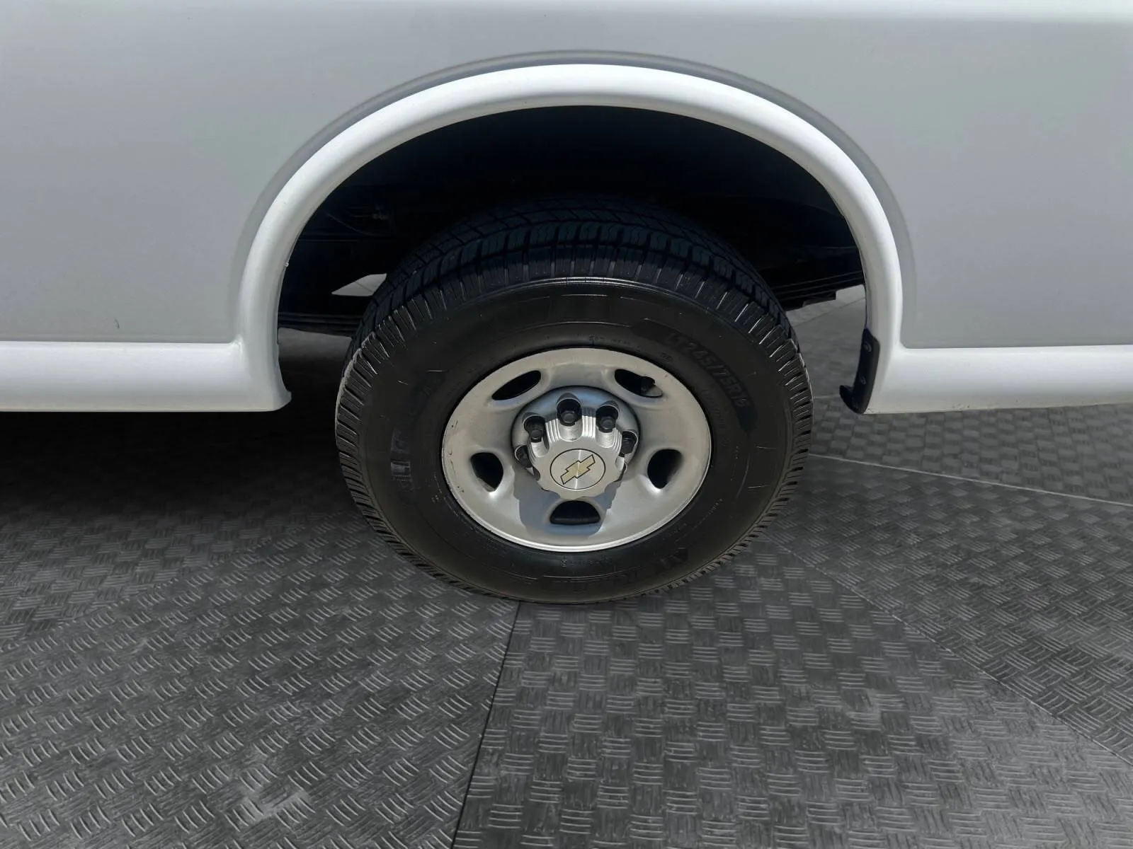 Chevrolet Express photo 14