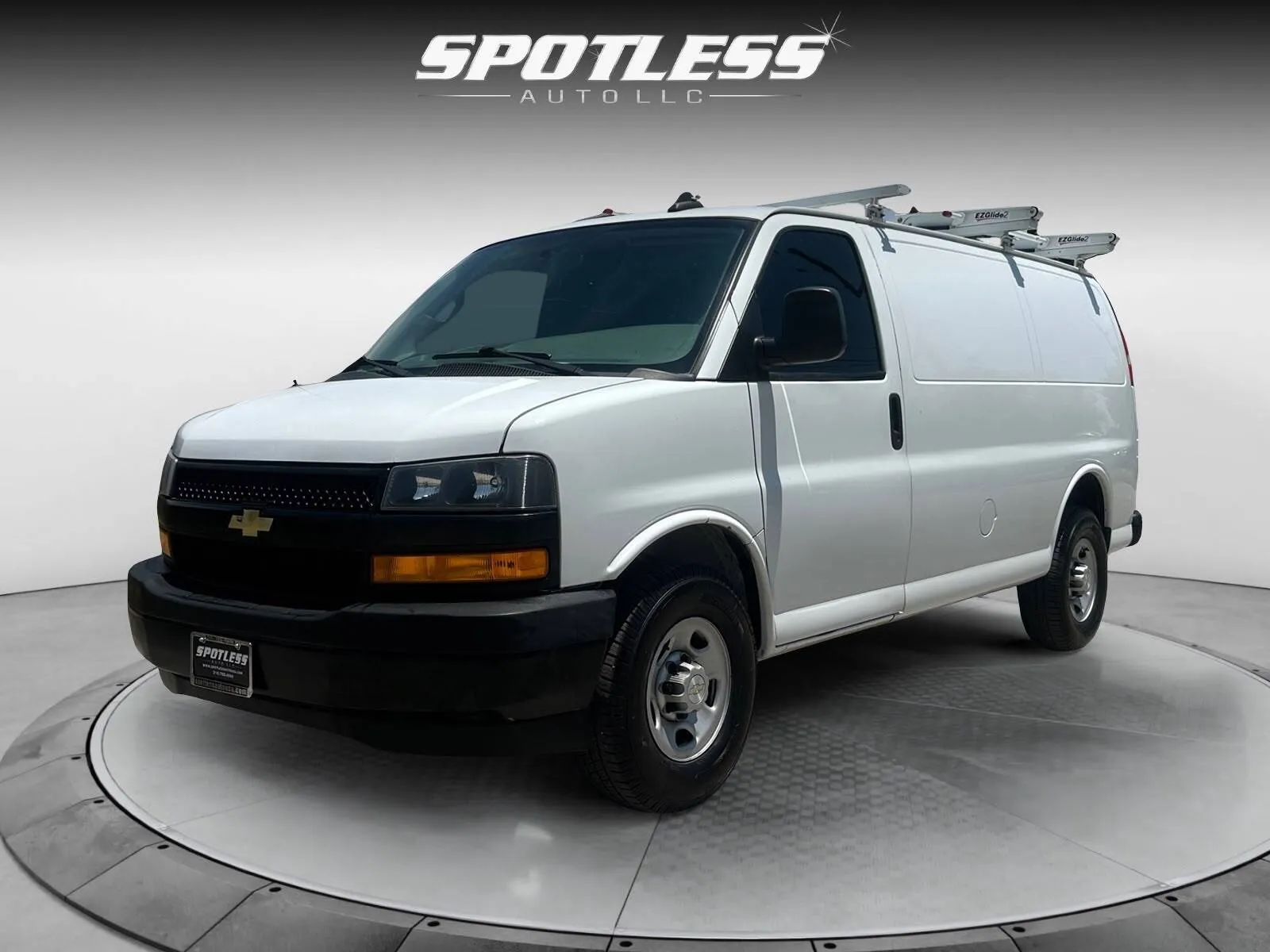 Chevrolet Express photo 3