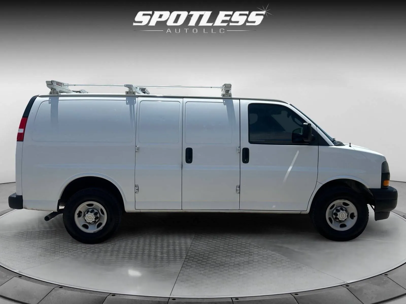 Chevrolet Express photo 8